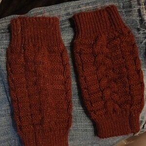 Cable knit Fingerless Gloves Burgundy Wine with thumbhole Stretch knit